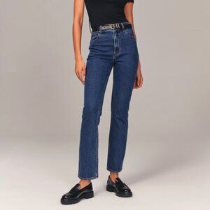 Abercrombie High Rise Ankle Straight in Medium/Dark Wash
